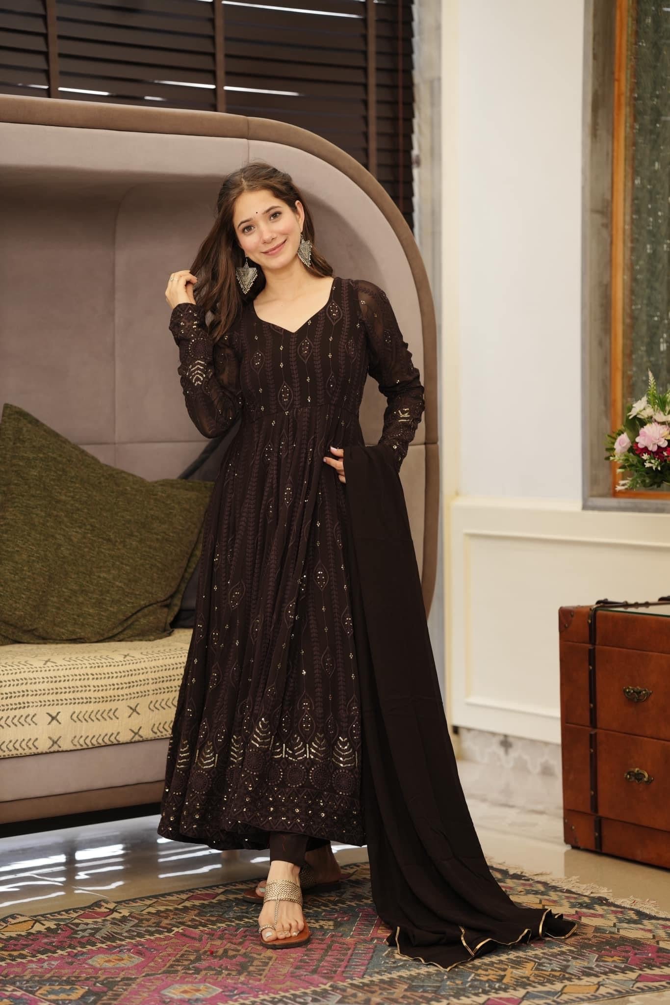 BLACK EMBROIDERED GEORGETTE SUIT SET 101